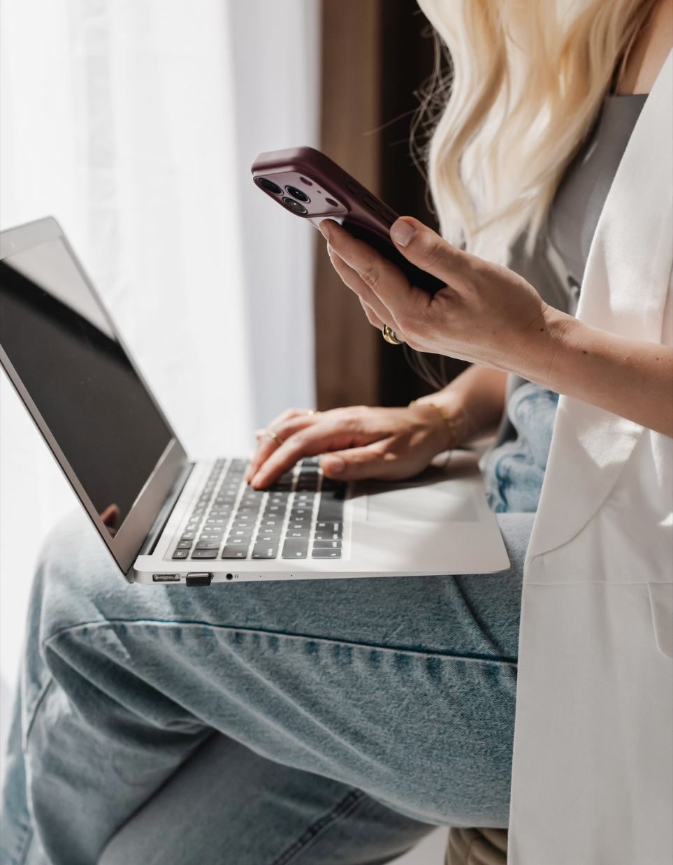 Solo Expert working on laptop and phone